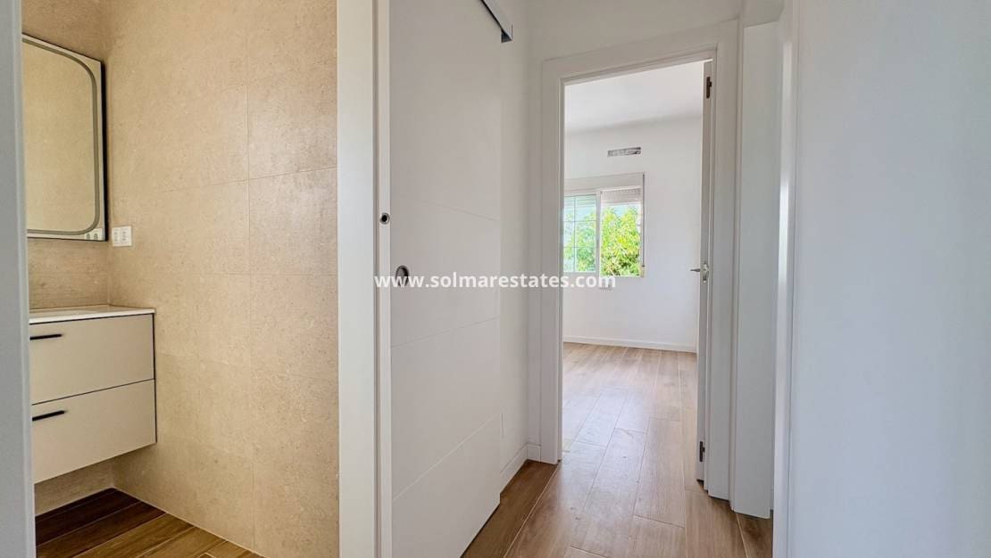 4 Zimmer Villa zu verkaufen in Los Balcones mit Pool - 270.000 € (Ref: 10001333)
