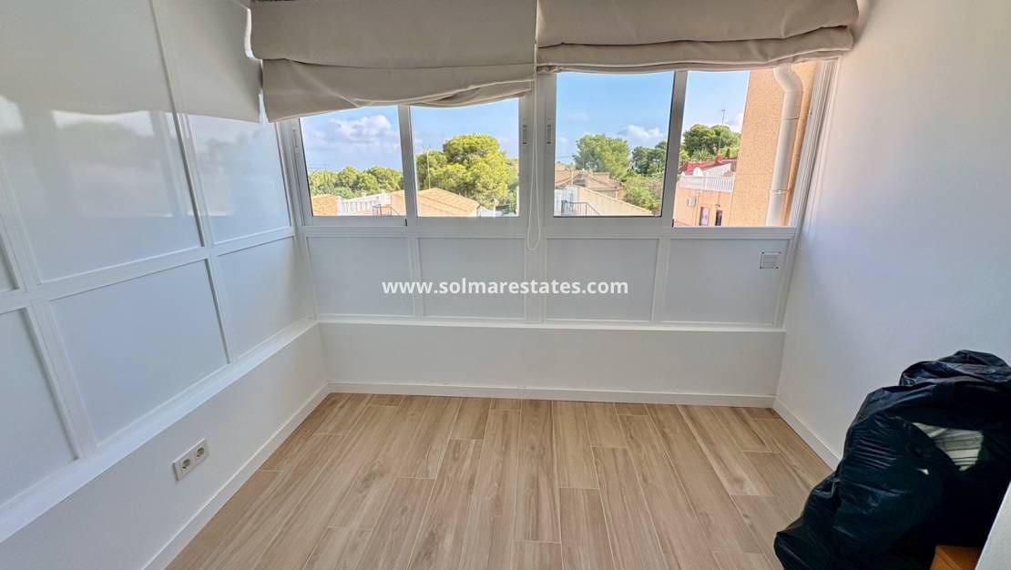 4 Zimmer Villa zu verkaufen in Los Balcones mit Pool - 270.000 € (Ref: 10001333)