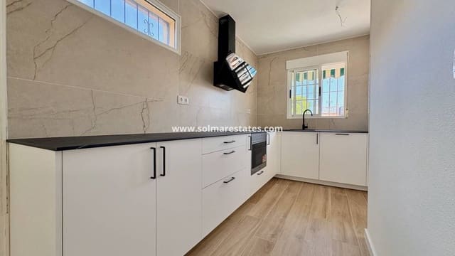 4 Zimmer Villa zu verkaufen in Los Balcones mit Pool - 270.000 € (Ref: 10001333)