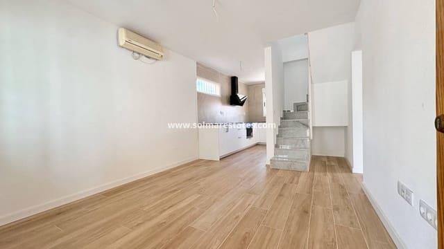 4 Zimmer Villa zu verkaufen in Los Balcones mit Pool - 270.000 € (Ref: 10001333)