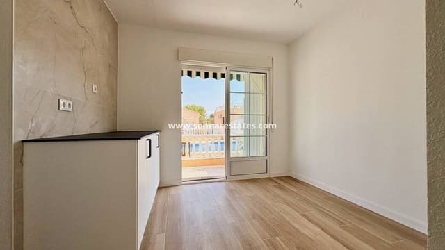4 Zimmer Villa zu verkaufen in Los Balcones mit Pool - 270.000 € (Ref: 10001333)