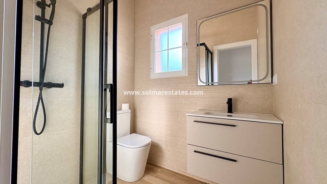 4 Zimmer Villa zu verkaufen in Los Balcones mit Pool - 270.000 € (Ref: 10001333)