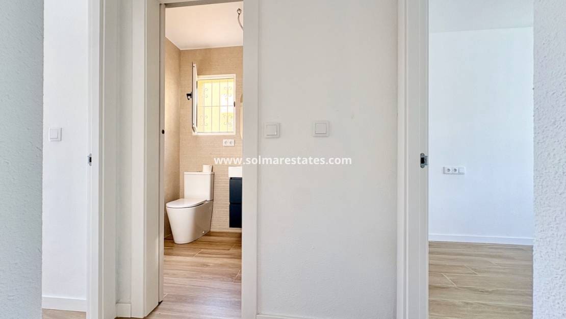 4 Zimmer Villa zu verkaufen in Los Balcones mit Pool - 270.000 € (Ref: 10001333)
