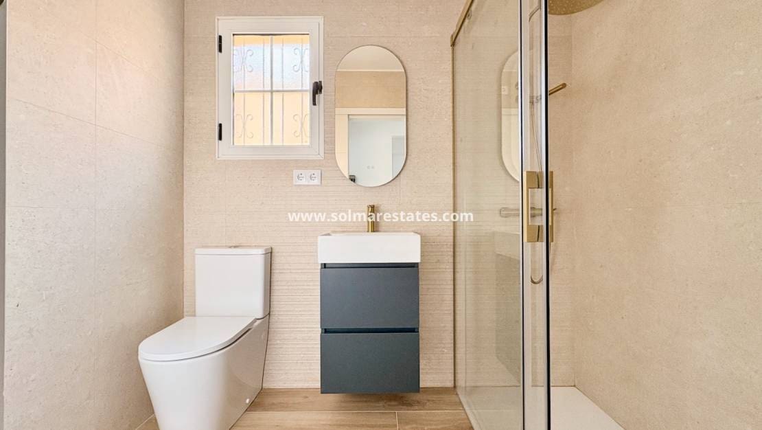 4 Zimmer Villa zu verkaufen in Los Balcones mit Pool - 270.000 € (Ref: 10001333)