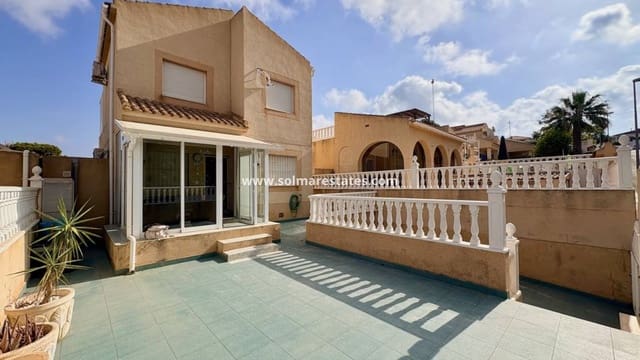 4 Zimmer Villa zu verkaufen in Los Balcones mit Pool - 270.000 € (Ref: 10001333)
