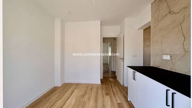 4 Zimmer Villa zu verkaufen in Los Balcones mit Pool - 270.000 € (Ref: 10001333)