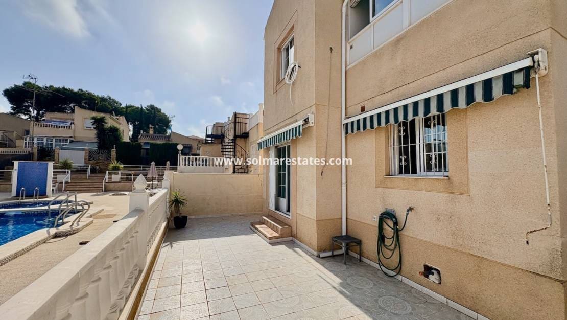 4 Zimmer Villa zu verkaufen in Los Balcones mit Pool - 270.000 € (Ref: 10001333)