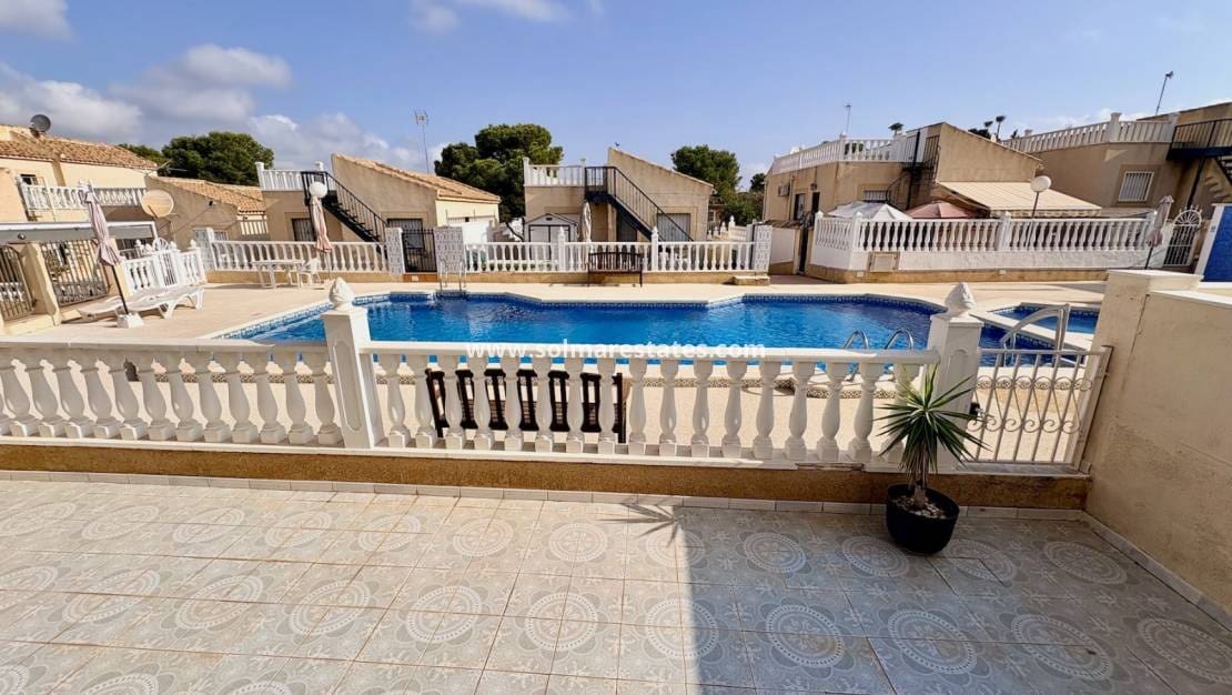 4 Zimmer Villa zu verkaufen in Los Balcones mit Pool - 270.000 € (Ref: 10001333)