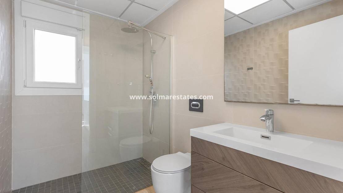 3 makuuhuone Huvila myytävänä paikassa Pueblo Bravo mukana uima-altaan - 460 000 € (Ref: 10004298)