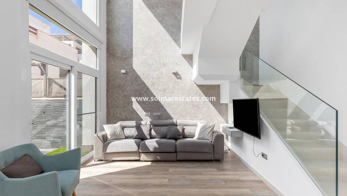 3 makuuhuone Huvila myytävänä paikassa Pueblo Bravo mukana uima-altaan - 460 000 € (Ref: 10004298)