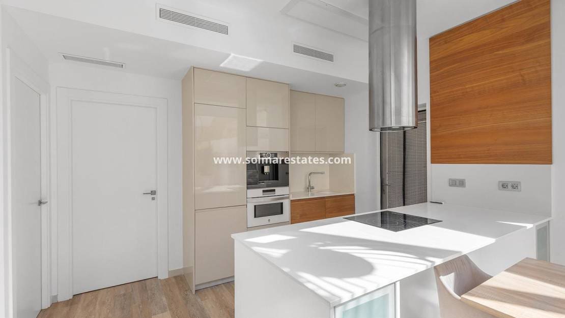 3 makuuhuone Huvila myytävänä paikassa Pueblo Bravo mukana uima-altaan - 460 000 € (Ref: 10004298)