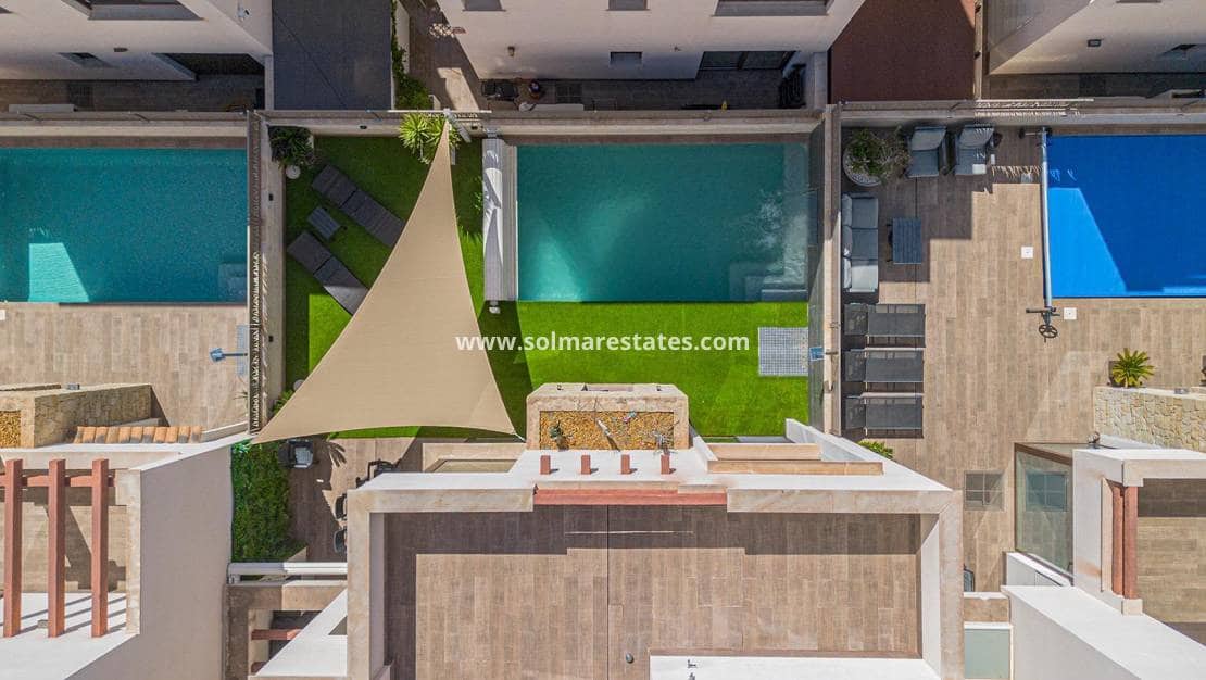 3 makuuhuone Huvila myytävänä paikassa Pueblo Bravo mukana uima-altaan - 460 000 € (Ref: 10004298)