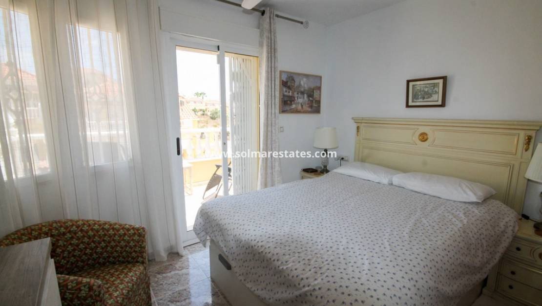 4 soveværelse Byhus til salg i Villamartin med swimmingpool - € 225.000 (Ref: 10004478)