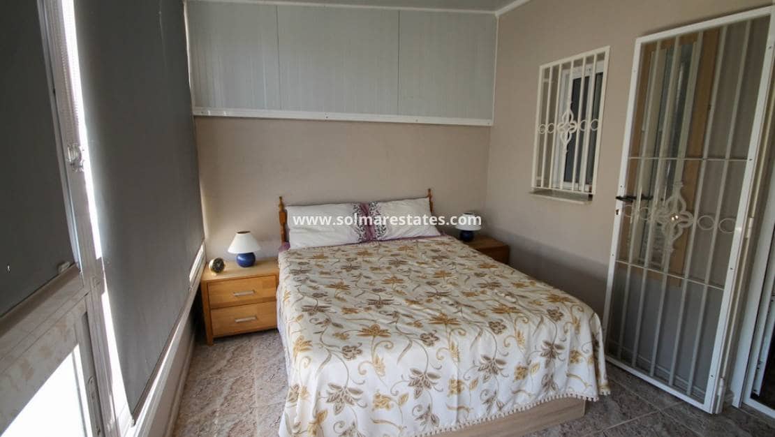4 soveværelse Byhus til salg i Villamartin med swimmingpool - € 225.000 (Ref: 10004478)