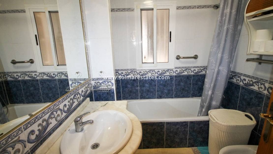 4 soveværelse Byhus til salg i Villamartin med swimmingpool - € 225.000 (Ref: 10004478)