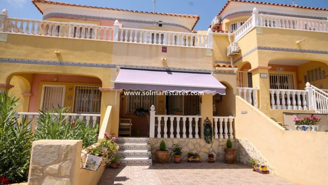 4 soveværelse Byhus til salg i Villamartin med swimmingpool - € 225.000 (Ref: 10004478)