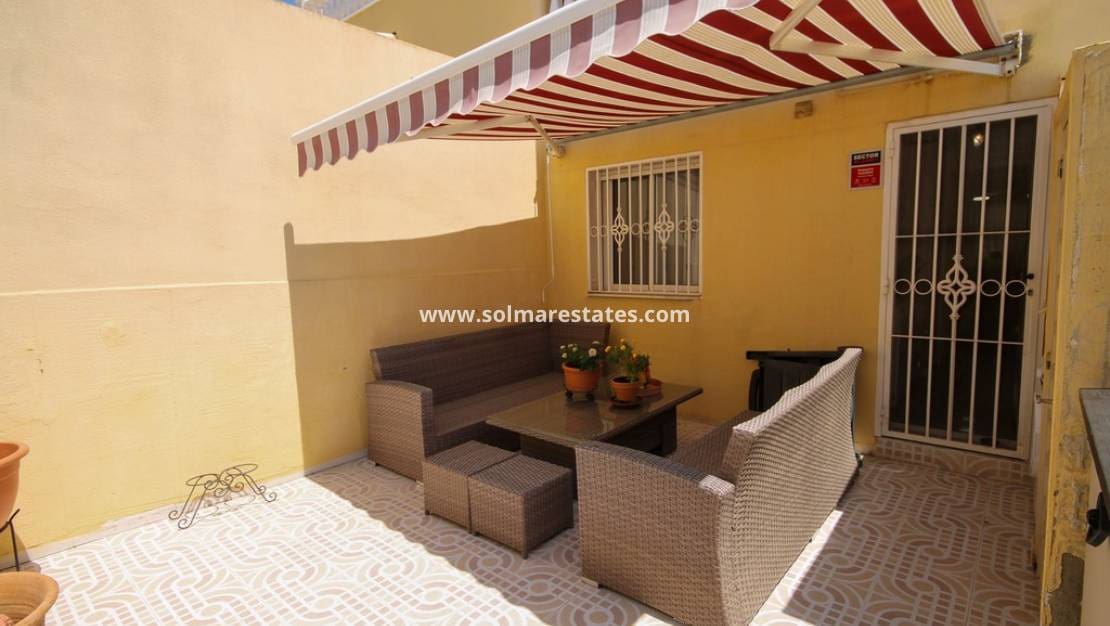 4 soveværelse Byhus til salg i Villamartin med swimmingpool - € 225.000 (Ref: 10004478)