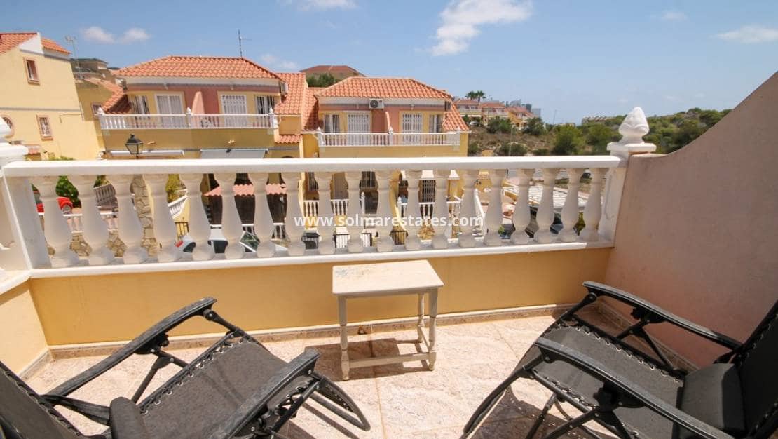 4 soveværelse Byhus til salg i Villamartin med swimmingpool - € 225.000 (Ref: 10004478)
