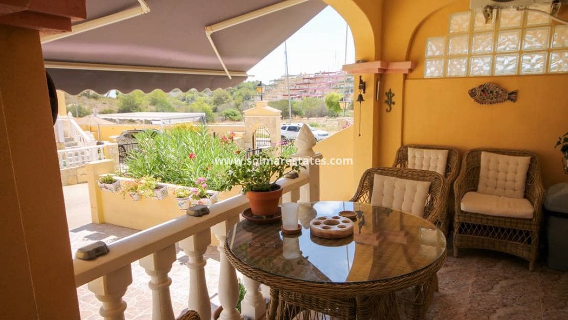 4 soveværelse Byhus til salg i Villamartin med swimmingpool - € 225.000 (Ref: 10004478)