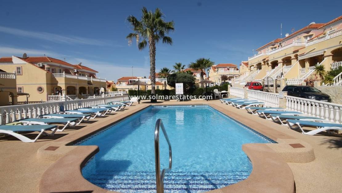 4 soveværelse Byhus til salg i Villamartin med swimmingpool - € 225.000 (Ref: 10004478)
