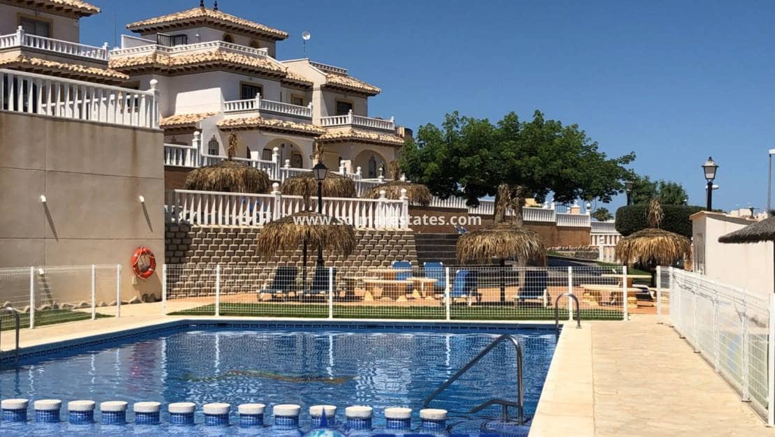 2 sovrum Lägenhet till salu i Cabo Roig med pool - 155 000 € (Ref: 10004630)