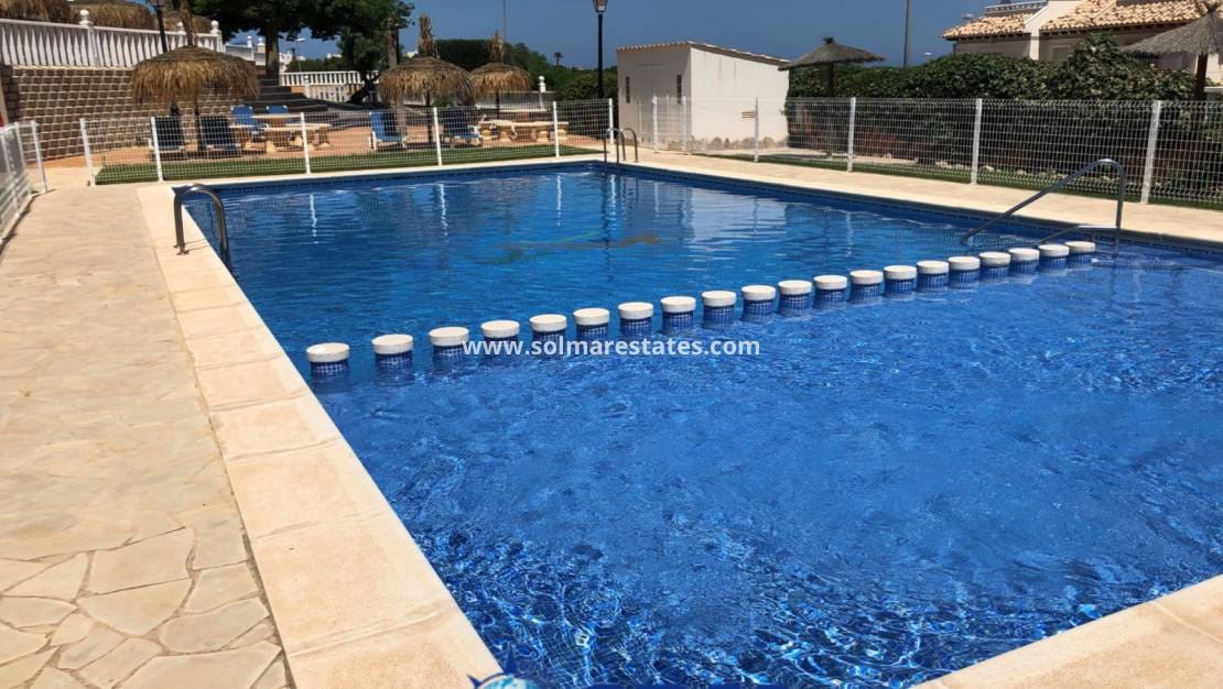 2 sovrum Lägenhet till salu i Cabo Roig med pool - 155 000 € (Ref: 10004630)