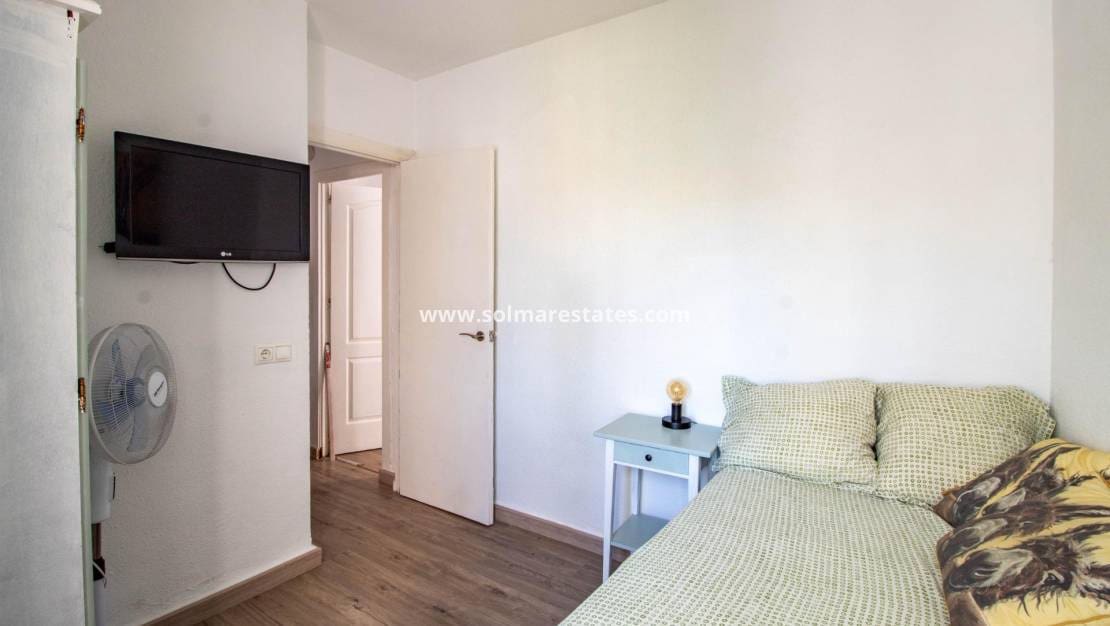 Apartamento de 2 habitaciones en Cabo Roig en venta con piscina - 135.000 € (Ref: 10004631)