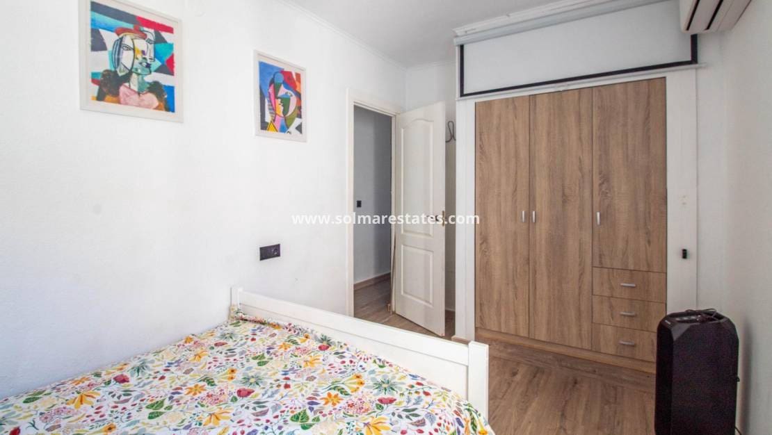 Apartamento de 2 habitaciones en Cabo Roig en venta con piscina - 135.000 € (Ref: 10004631)