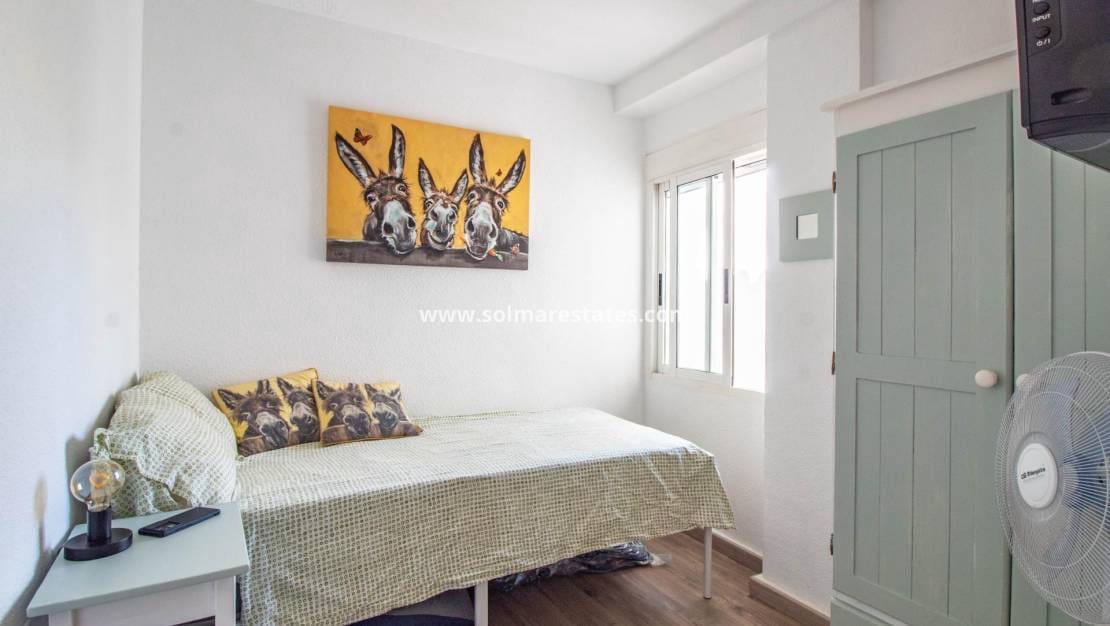 Apartamento de 2 habitaciones en Cabo Roig en venta con piscina - 135.000 € (Ref: 10004631)