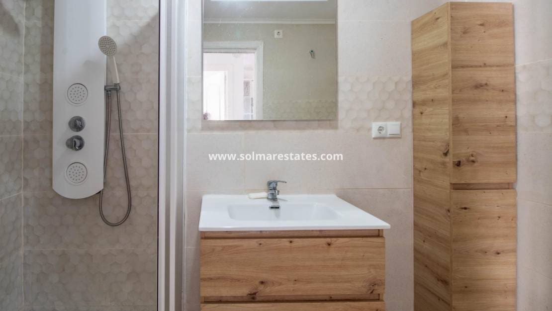 Apartamento de 2 habitaciones en Cabo Roig en venta con piscina - 135.000 € (Ref: 10004631)