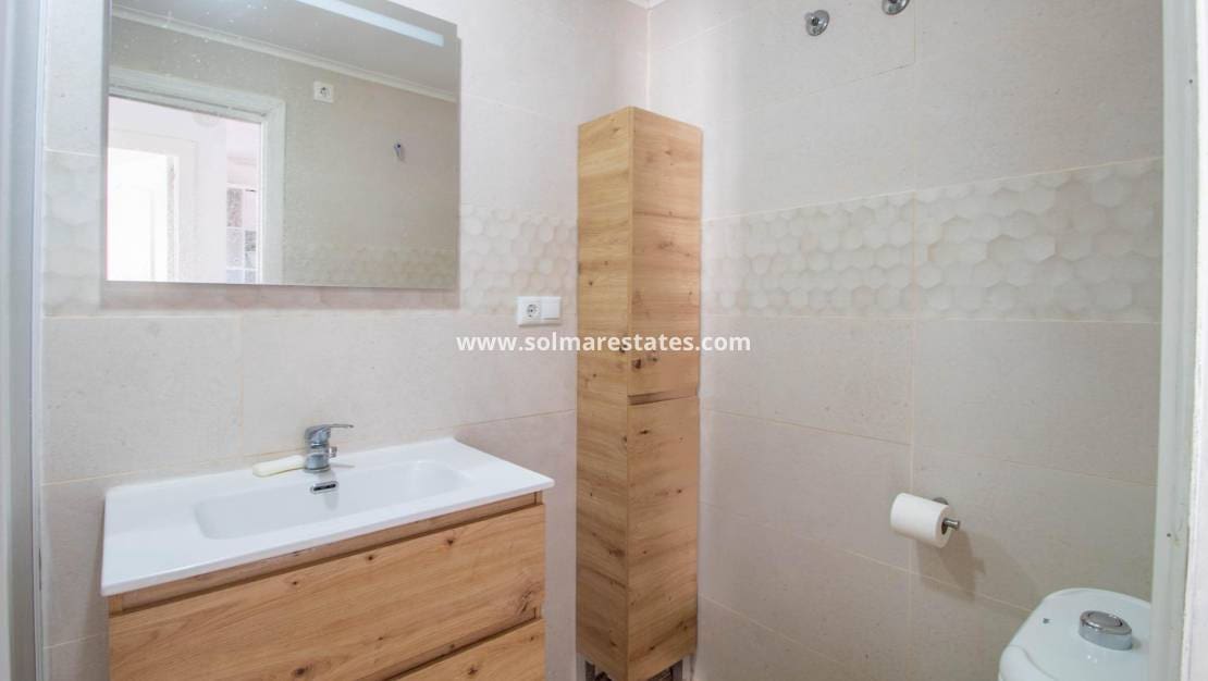 Apartamento de 2 habitaciones en Cabo Roig en venta con piscina - 135.000 € (Ref: 10004631)