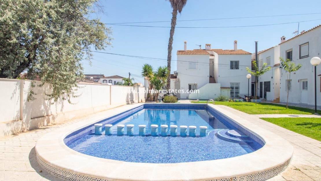 Apartamento de 2 habitaciones en Cabo Roig en venta con piscina - 135.000 € (Ref: 10004631)