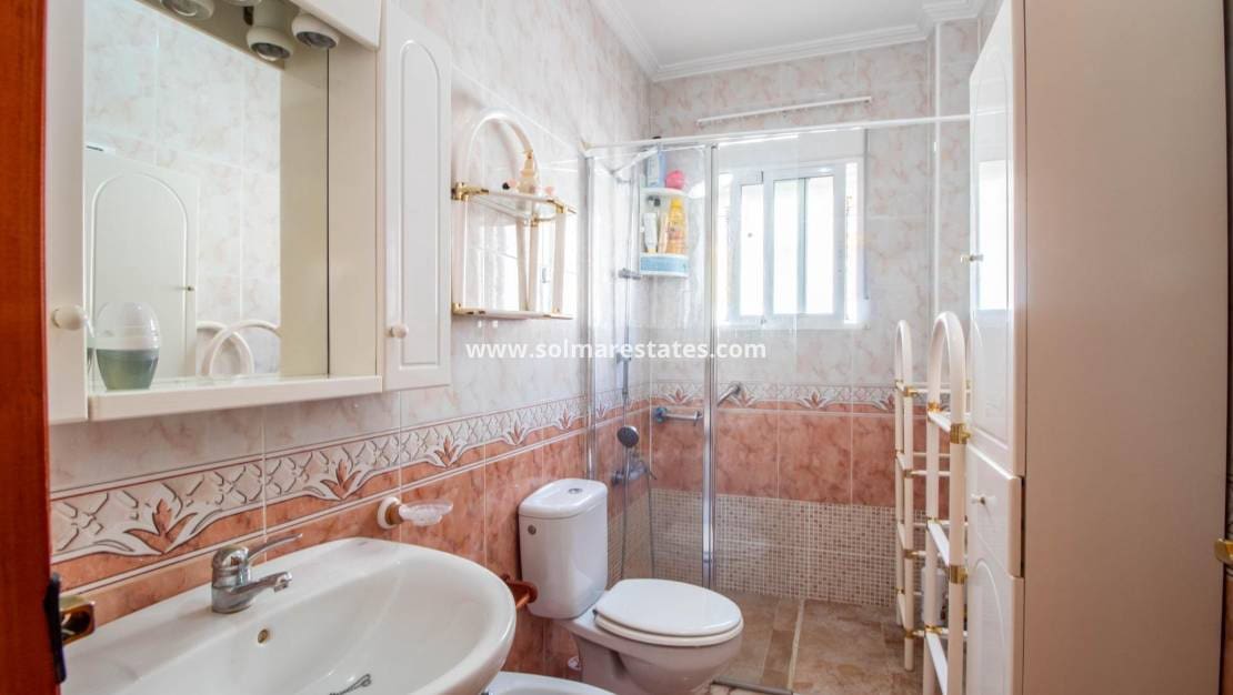 2 makuuhuone Bungalow myytävänä paikassa Cabo Roig mukana uima-altaan - 179 900 € (Ref: 10004632)