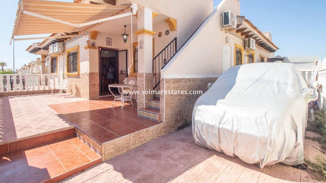 2 makuuhuone Bungalow myytävänä paikassa Cabo Roig mukana uima-altaan - 179 900 € (Ref: 10004632)