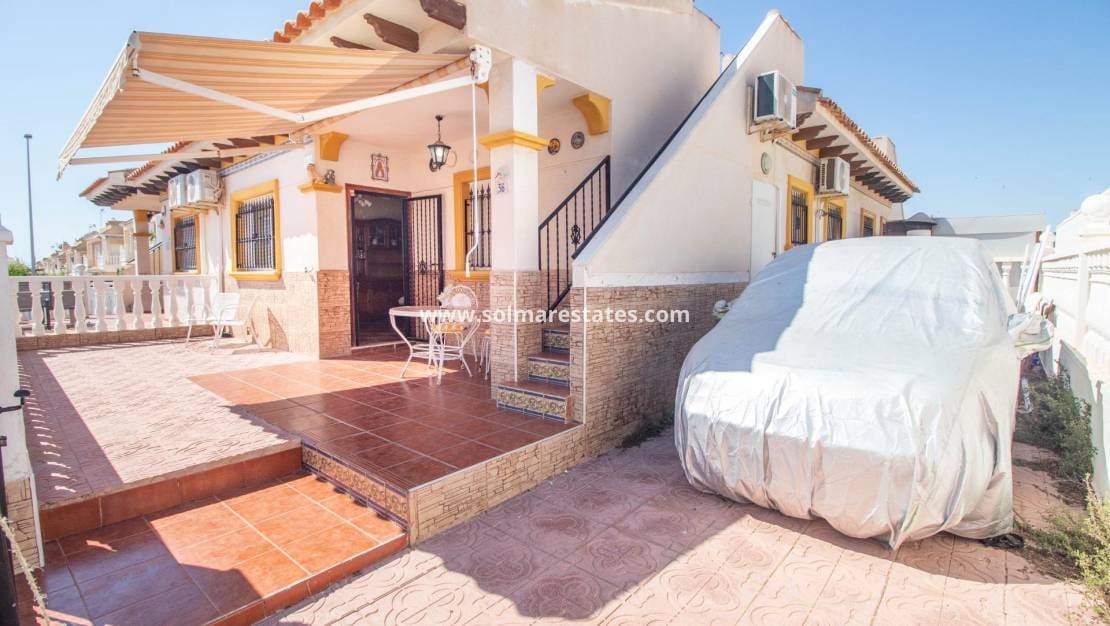 2 makuuhuone Bungalow myytävänä paikassa Cabo Roig mukana uima-altaan - 179 900 € (Ref: 10004632)