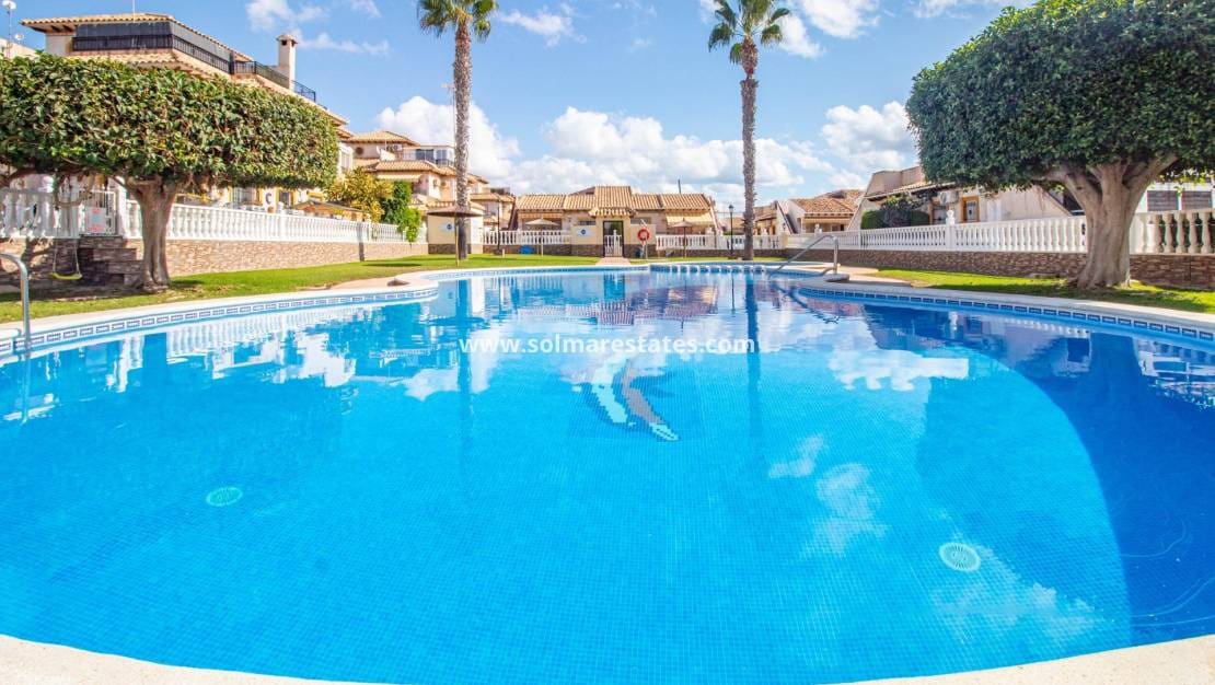 2 makuuhuone Bungalow myytävänä paikassa Cabo Roig mukana uima-altaan - 179 900 € (Ref: 10004632)