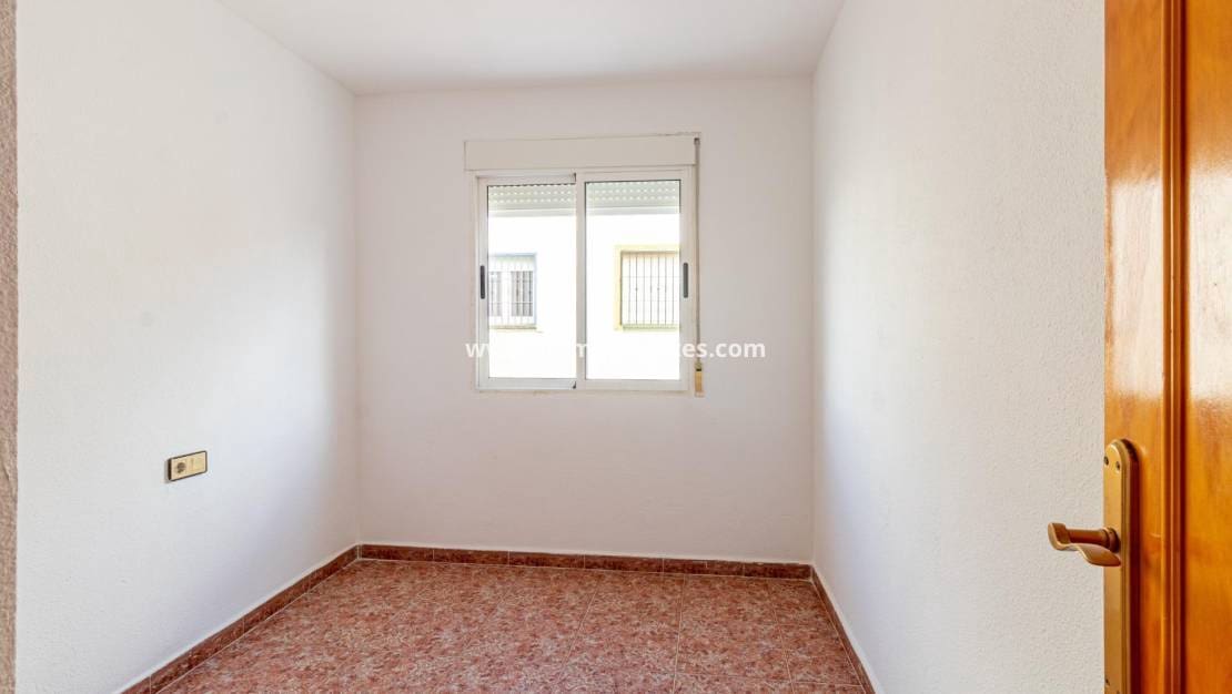 3 bedroom Townhouse for sale in Los Altos with pool - € 179,000 (Ref: 10004633)