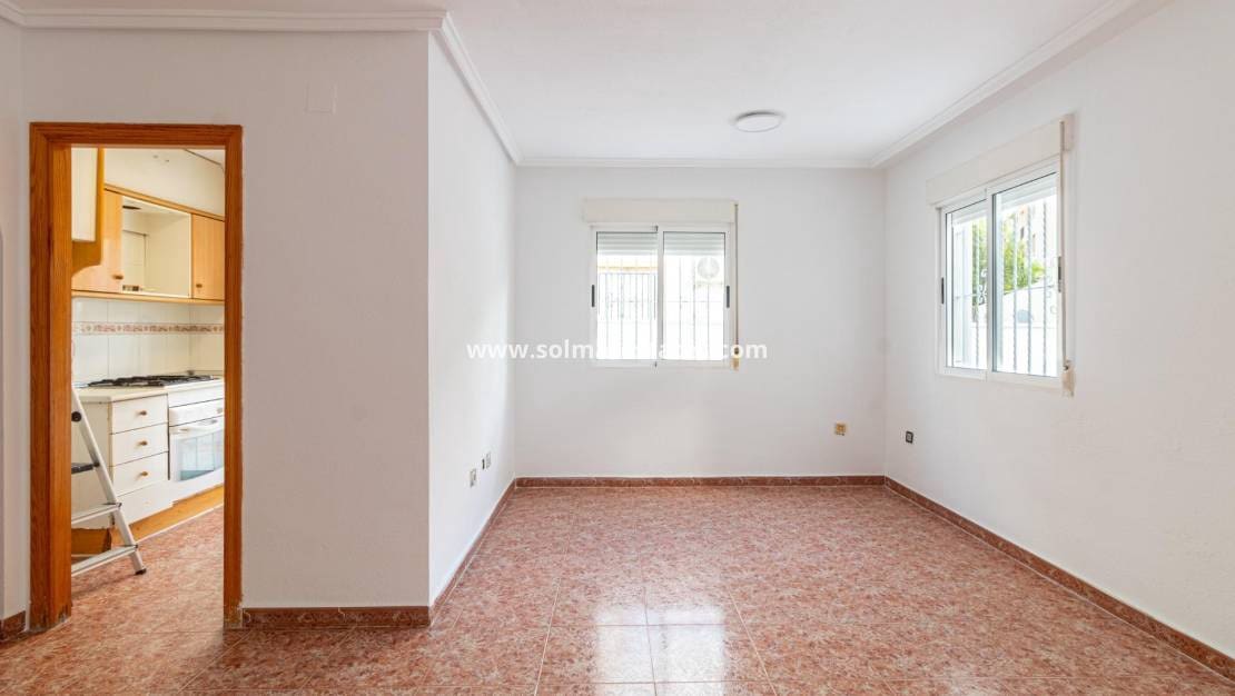 3 bedroom Townhouse for sale in Los Altos with pool - € 179,000 (Ref: 10004633)