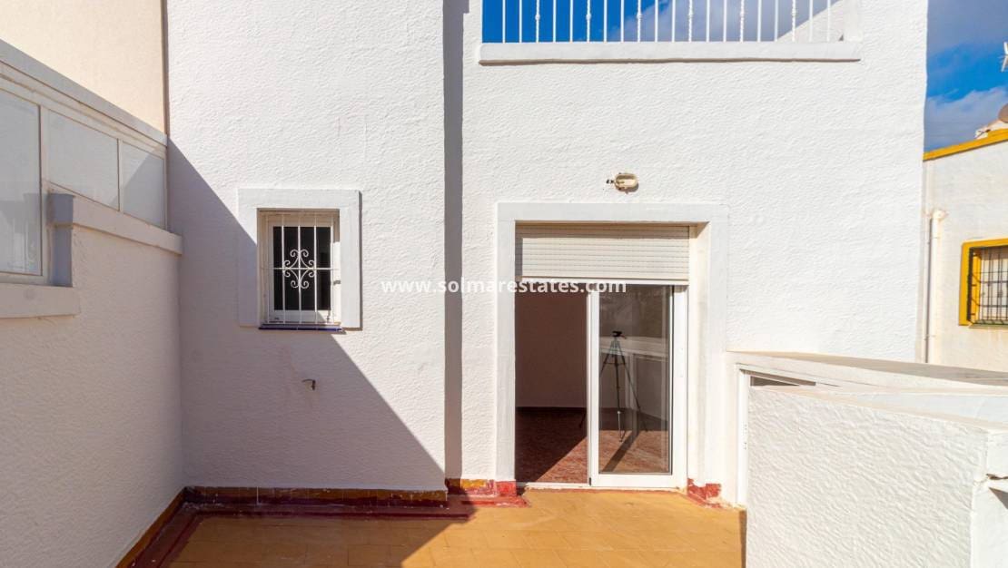 3 bedroom Townhouse for sale in Los Altos with pool - € 179,000 (Ref: 10004633)