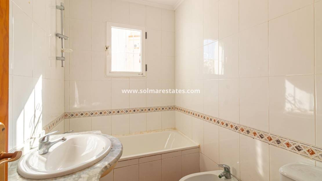 3 bedroom Townhouse for sale in Los Altos with pool - € 179,000 (Ref: 10004633)