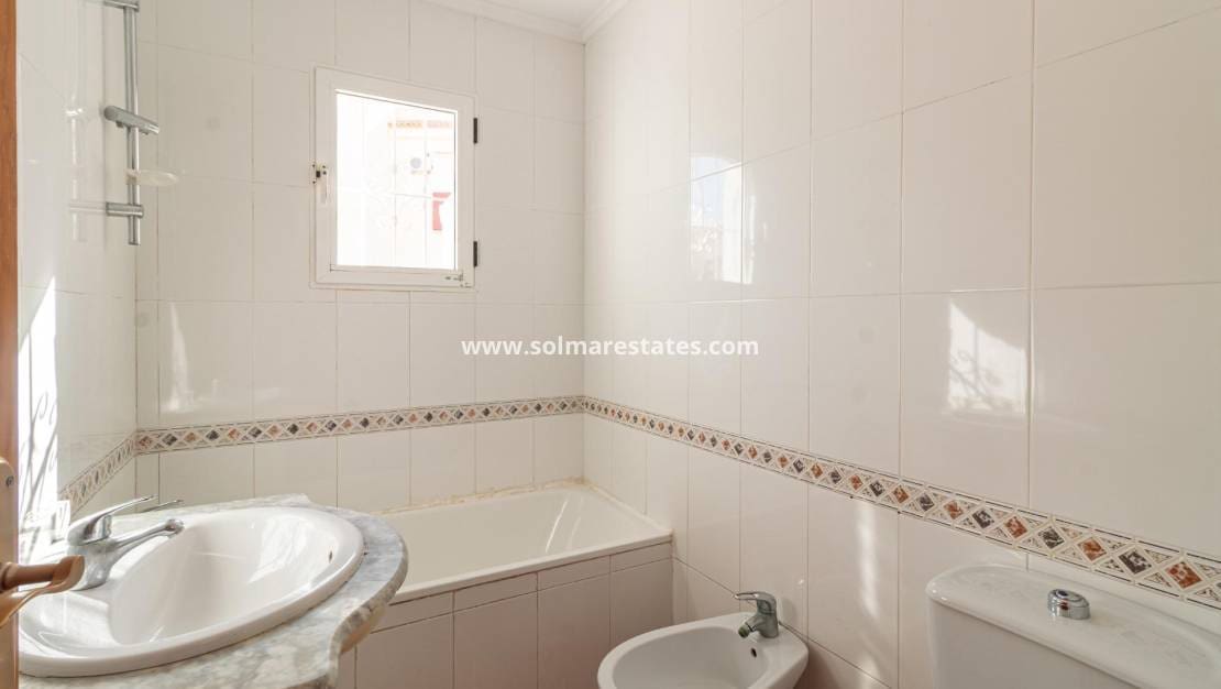 3 bedroom Townhouse for sale in Los Altos with pool - € 179,000 (Ref: 10004633)