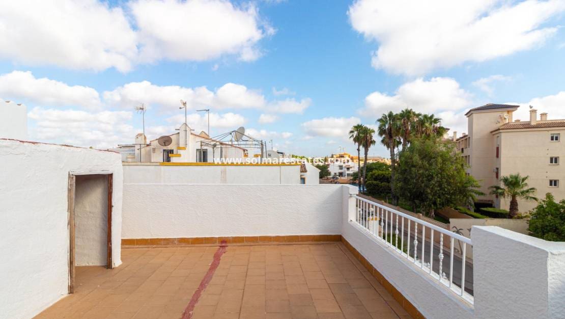 3 bedroom Townhouse for sale in Los Altos with pool - € 179,000 (Ref: 10004633)