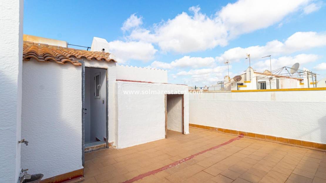 3 bedroom Townhouse for sale in Los Altos with pool - € 179,000 (Ref: 10004633)