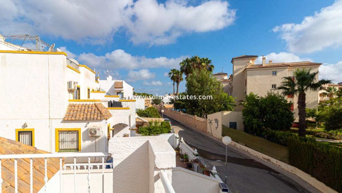 3 bedroom Townhouse for sale in Los Altos with pool - € 179,000 (Ref: 10004633)