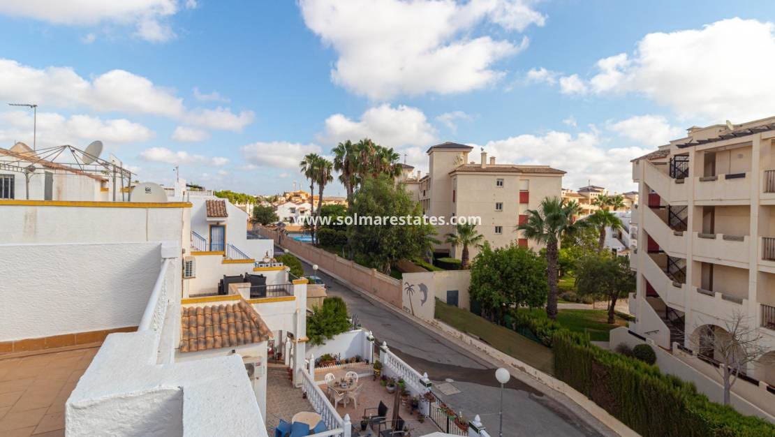 3 bedroom Townhouse for sale in Los Altos with pool - € 179,000 (Ref: 10004633)