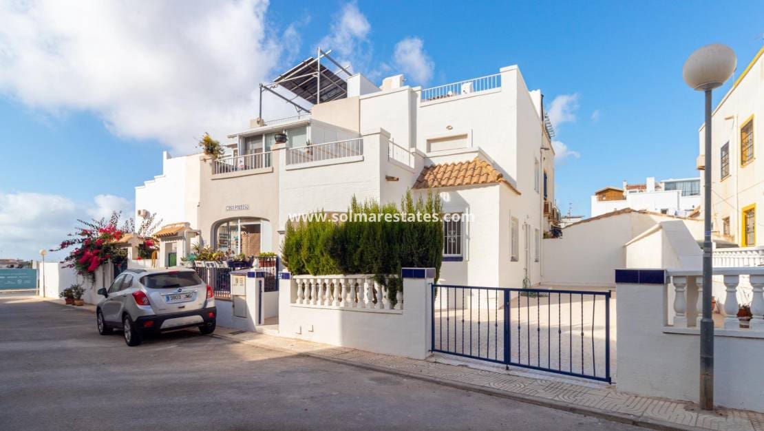 3 bedroom Townhouse for sale in Los Altos with pool - € 179,000 (Ref: 10004633)