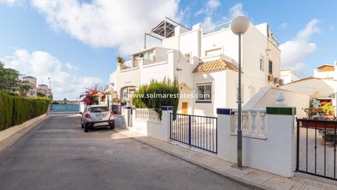 3 bedroom Townhouse for sale in Los Altos with pool - € 179,000 (Ref: 10004633)