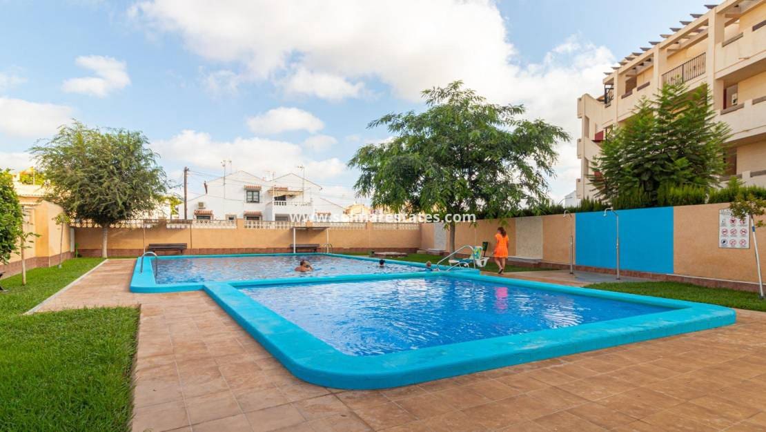3 bedroom Townhouse for sale in Los Altos with pool - € 179,000 (Ref: 10004633)