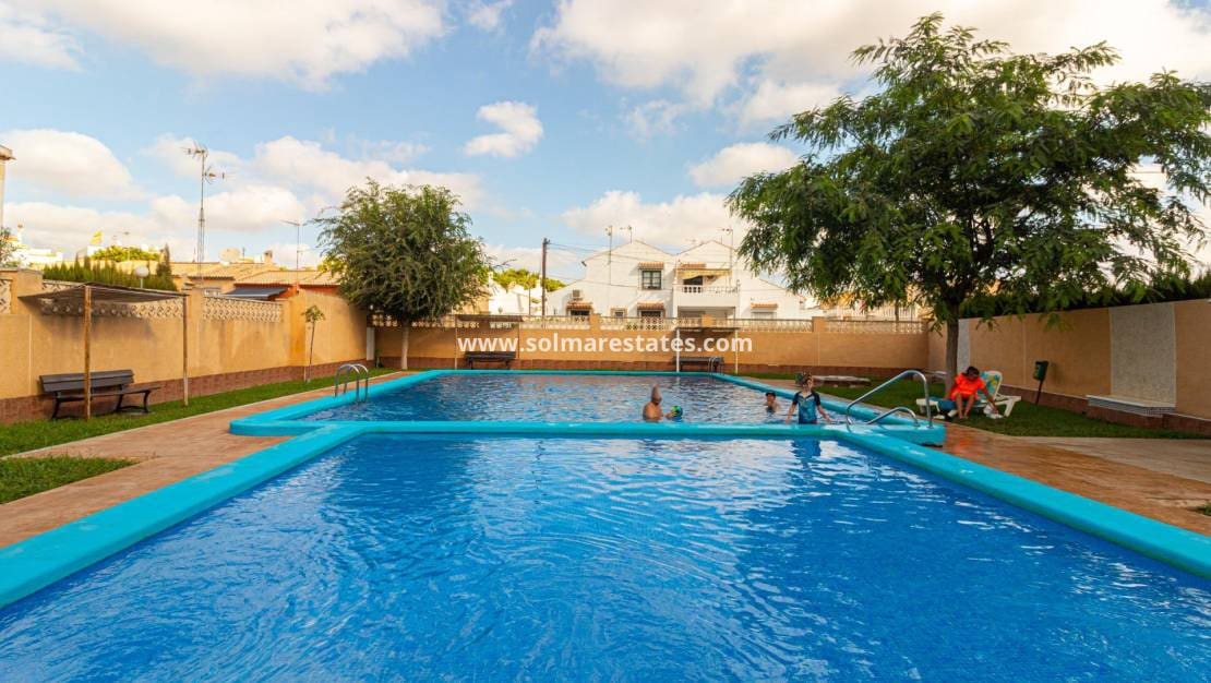 3 bedroom Townhouse for sale in Los Altos with pool - € 179,000 (Ref: 10004633)