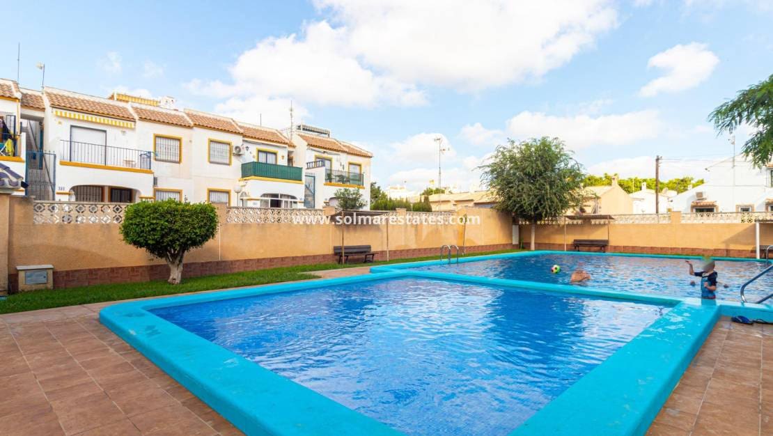 3 bedroom Townhouse for sale in Los Altos with pool - € 179,000 (Ref: 10004633)